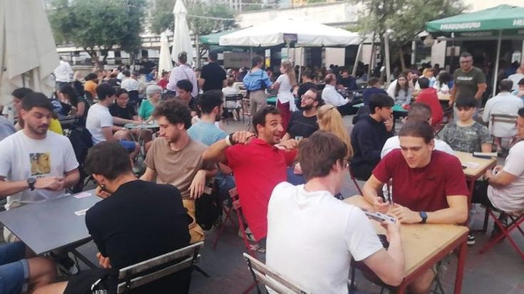 Tutti pazzi per la Cirulla. A Boccadasse tutto esaurito per la sfida a carte del 17 luglio: in gara 128 persone: “Boom di interesse da parte dei giovani”