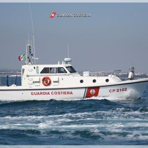 Molfetta, in quattro violano l'isolamento per il Coronavirus e vanno a pescare datteri