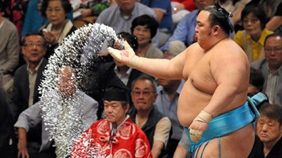 Mafia, soldi e calorie: è il sumo, bellezza