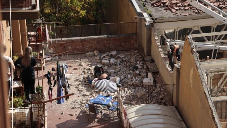 Bologna, studenti travolti dal muro abbattuto: indagine per lesioni gravissime