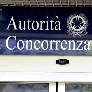 Rincari tariffe telefoniche mensili, l’Antitrust procede contro gli operatori