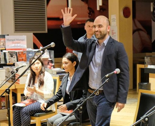 Roberto Saviano a Roma con 'Bacio feroce': incontro con i lettori su ius soli e diritto alla legalità