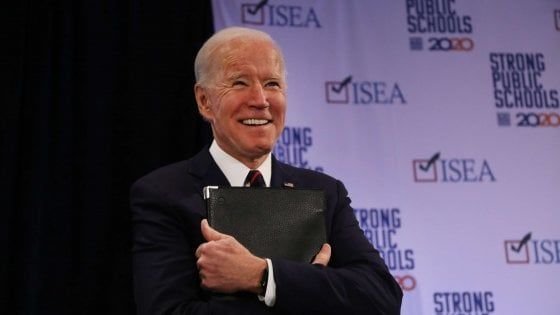 Usa, la balbuzie di Biden e lo sfottò della nuora di Trump: lo difende Sully, il pilota eroe 
