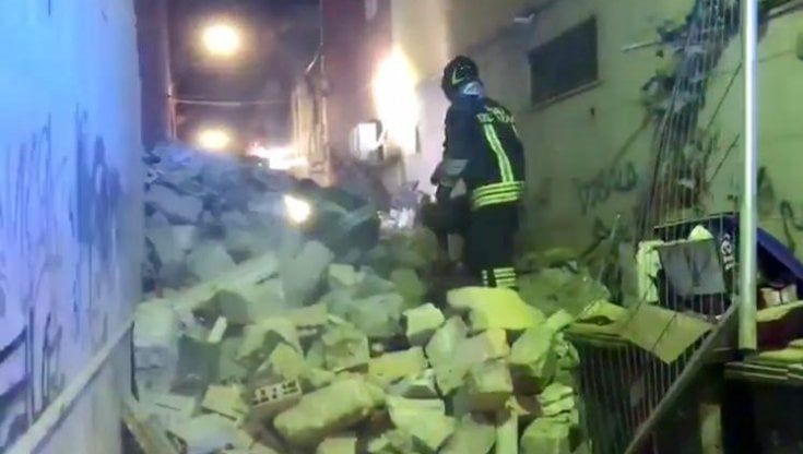 Crollo in un edificio a Barletta, tre feriti: è a pochi metri dalla palazzina di via Roma in cui morirono cinque persone