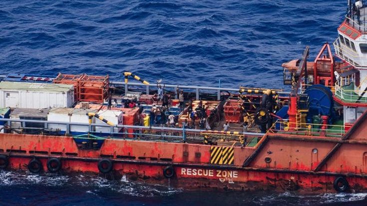 Bloccati per sei giorni sul ponte di un mercantile, Sea-Watch soccorre 41 naufraghi