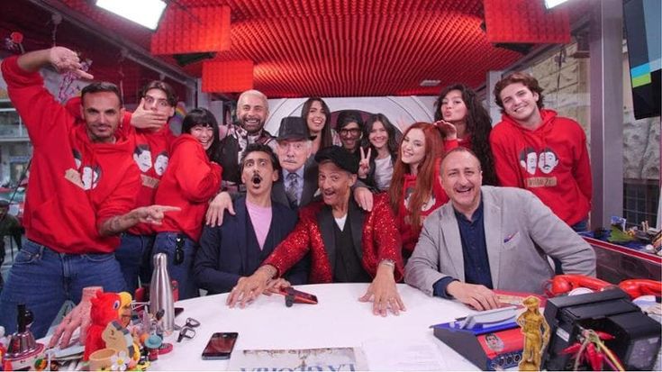 Fiorello, c’è Tommaso Paradiso ospite della prima puntata di ‘Aspettando Viva Rai 2!’