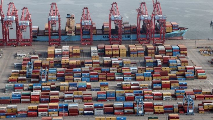 Ingorgo nelle forniture, Biden pensa alla Guardia Nazionale per scaricare le navi e guidare i tir