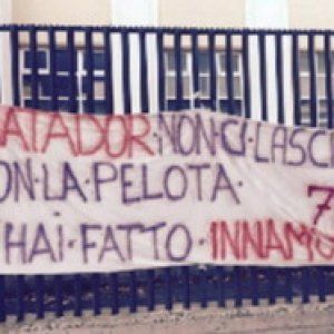Lo striscione per Joaquin: "Matador non ci lasciare"
