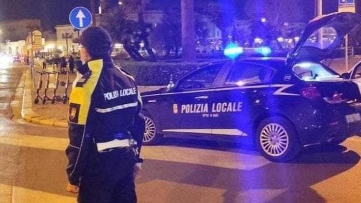 Bari, scatta la rissa tra parcheggiatori abusivi al molo San Nicola: un arresto e un uomo in fuga