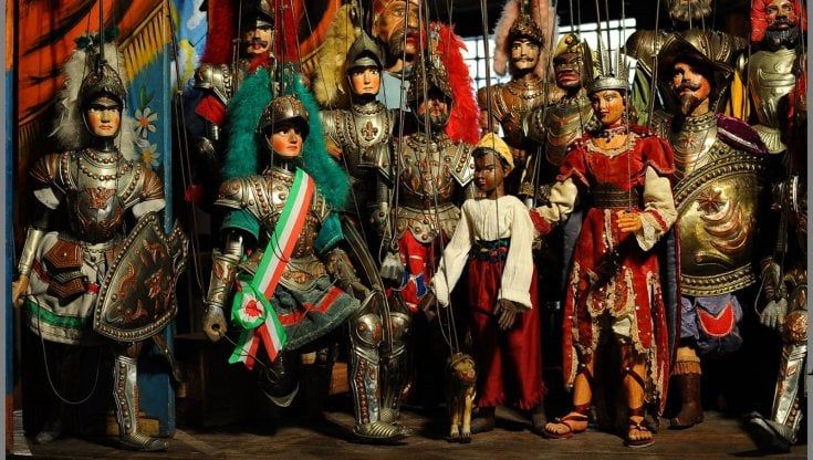 I pupi per la pace e i colori dell'Ucraina al Biondo: il mondo del teatro palermitano contro la guerra