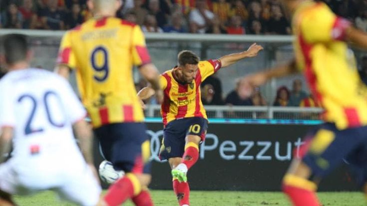 Lecce-Genoa 1-0, un gol di Oudin e i salentini sognano: è secondo posto per una notte