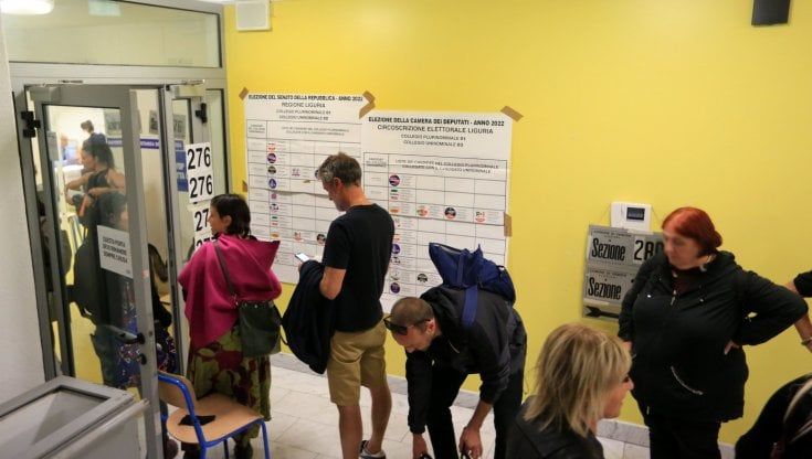 Elezioni Liguria, a Genova il Pd si riprende i quartieri operai e industriali del Ponente: ma è derby con il M5S