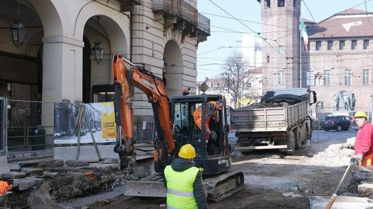 Corsa per i fondi Pnrr, 108 cantieri aperti da finire entro il 2026