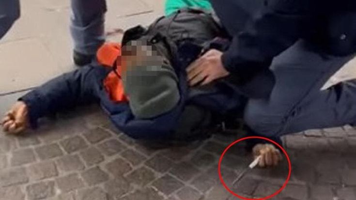 Moussa ucciso a colpi di pistola, il poliziotto indagato a un collega: “Non era antiproiettile”