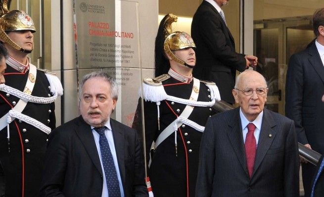 Napolitano a Bari fra applausi e appelli<br />"Grillo? Parlo di Sud, non commento"