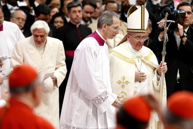 Concistoro: il Papa emerito Benedetto XVI incontra papa Francesco