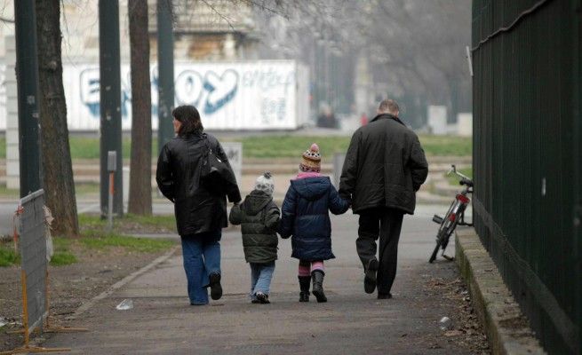 Lombardia, 150mila bambini <br />vivono nella povert&agrave; assoluta