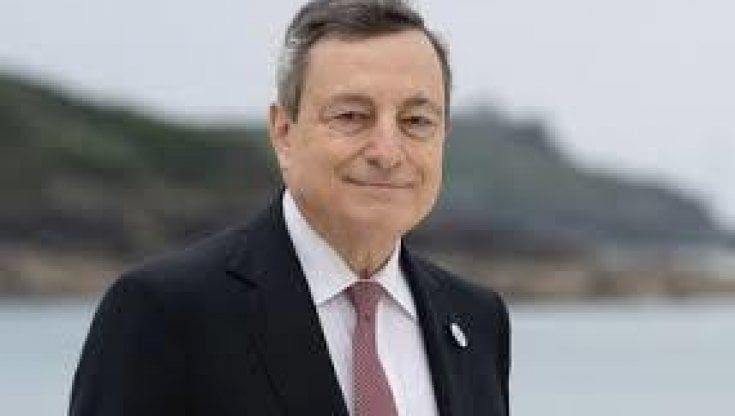 Vaccini, Draghi in campo: "Ora basta confusione, la sfida è immunizzare tutti gli over 50"