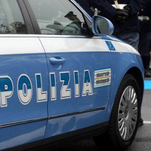 Minaccia di tagliare la gola al ristoratore, un cliente romeno lo disarma