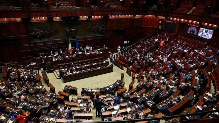 Dai sit-in alla cannabis light, primo sì alla stretta sui diritti