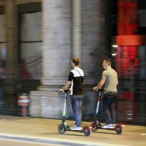 Bologna, monopattini truccati: "Sfrecciano a 50 km/h""