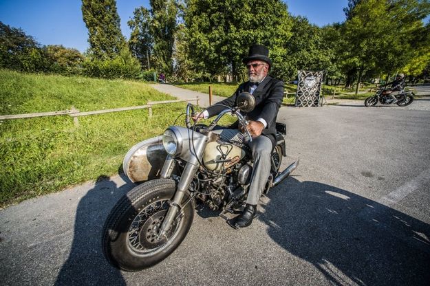 Bergamo, i bikers con il cilindro che aiutano la ricerca per battere i tumori