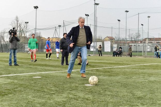 Milano, Pisapia calciatore al Trofeo della Liberazione