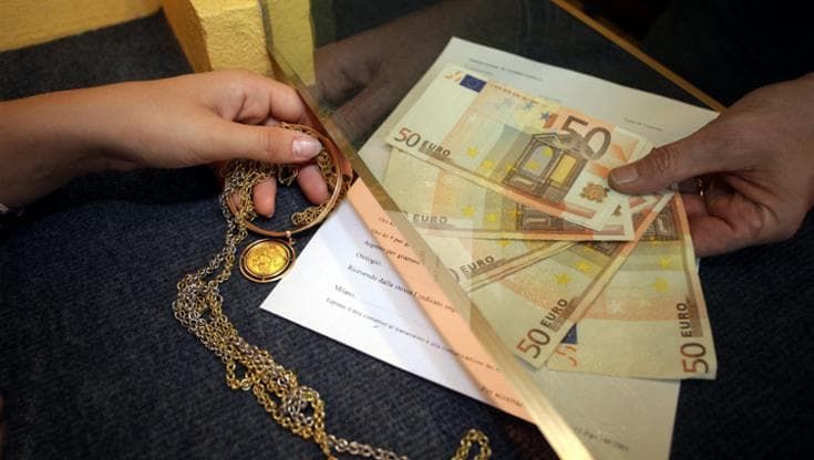 Vendere a un “Compro oro”: come funziona, quanto si guadagna davvero e i rischi da evitare