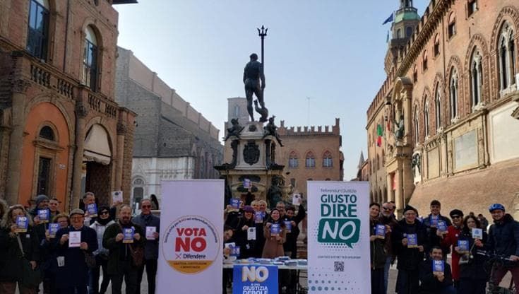 Al banchetto del No al referendum: “Il governo ha voluto negare il voto a noi fuorisede”