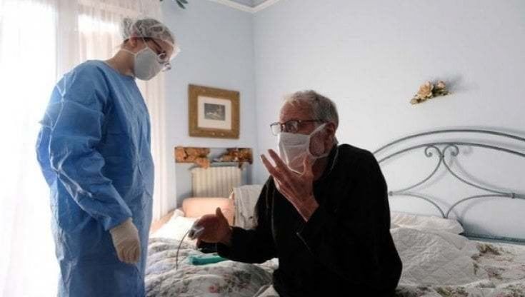 Cure a casa, accordo con le Regioni e 4 miliardi dal Pnrr