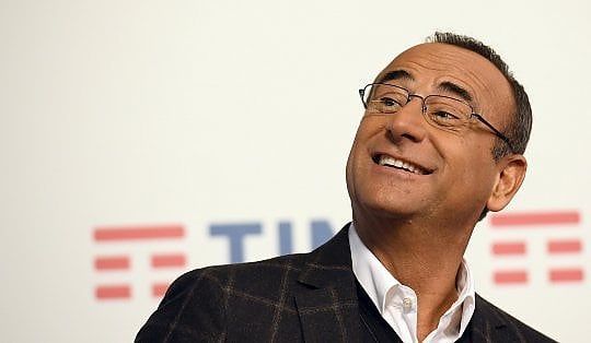 Carlo Conti: "Berlusconi? L'ho incontrato davanti a un babà"
