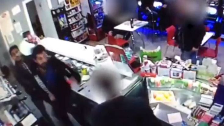 Il raid dei Casamonica al bar: solo una disabile si ribella