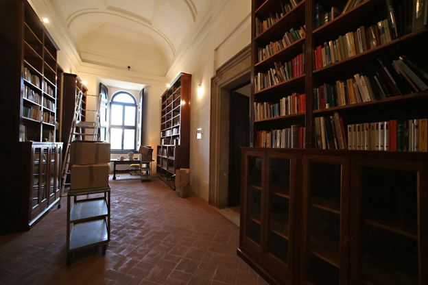 Libri, fumetti, foto storiche: ecco l'archivio di Renato Nicolini