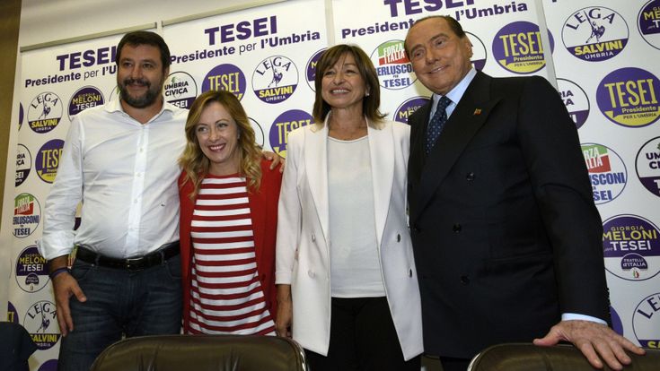 Fascisti in piazza, Carfagna dice no. Berlusconi: "Ci sarò"