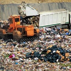Caccia alle discariche segrete di Gomorra: &ldquo;Viviamo su 800 mila tonnellate di veleni&rdquo;
