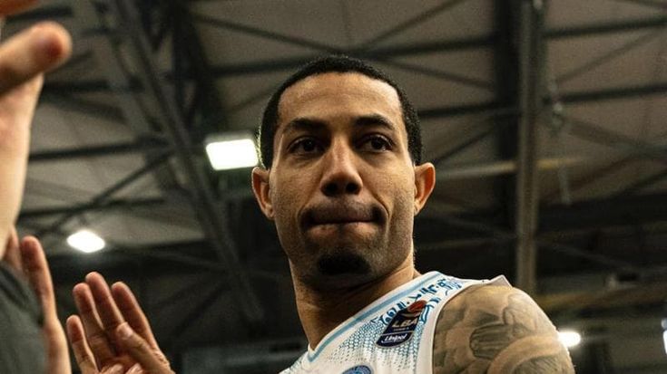 Tris del Napoli Basket, sconfitta anche Sassari