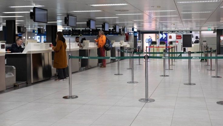 Enac, il conto del Covid sugli aeroporti: perdita 2020 oltre 1 miliardo. Traffico giù del 72,5%, Ryanair prima compagnia