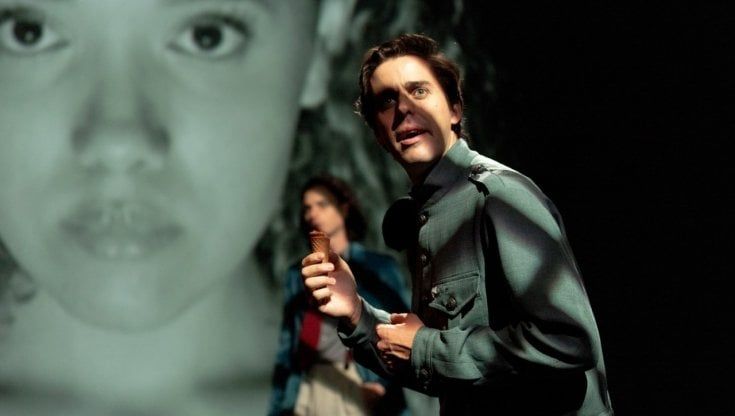 Un figlio del nostro tempo: stupore e inquietudine sul palco di Teatro Due 
