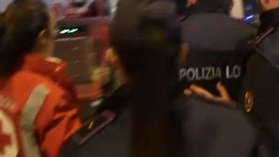 Sesto San Giovanni, vigile investito in diretta tv da uno scooter pirata: non è grave