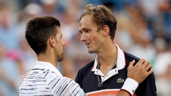 Tennis, sorpresa a Cincinnati: Medvedev batte Djokovic e va in finale