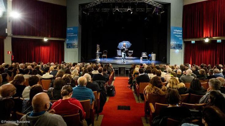 Cancellato il convegno pro Russia al Teatro Oscar dopo le proteste del console ucraino