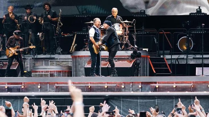 Bruce Springsteen e la dedica per Renee Good: “Uccisa per aver esercitato il diritto di protestare”