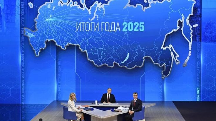 Lo show in tv di Putin “innamorato”: “Ai nostri soldati in Ucraina prudono le mani”
