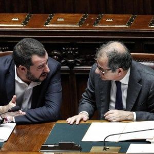 Salvini, ultimatum a Tria: "Firmi i decreti sui rimborsi delle banche, o lo facciamo noi"