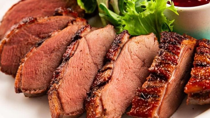 Dal fagiano degli Sforza all’anatra d’avanguardia cinese: la cucina che mette le ali a Milano