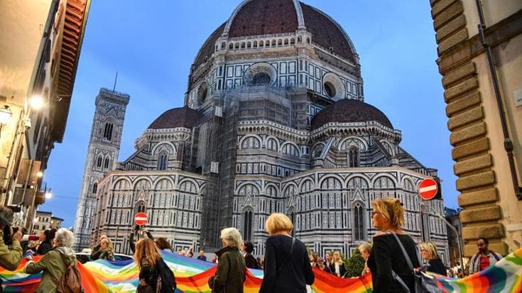 Firenze, una fiaccolata silenziosa a San Miniato per il Medio Oriente. L’appello di padre Bernardo: “Uniti per la pace”