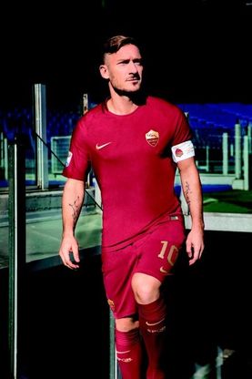 Roma, maglia speciale per il derby