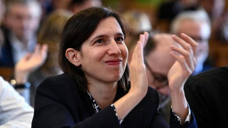 Schlein via di corsa dall’incontro sulla pace: “Noi dell’opposizione non possiamo fermare i treni”