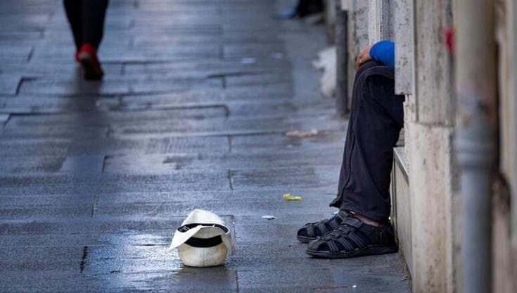 Genova dedica una via a un clochard, Pietro Magliocco, e un giardino pensile ai migranti