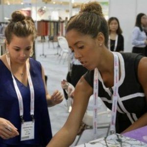 Moda, "Fast fashion": una Campagna per cambiarne i meccanismi di produzione in Italia